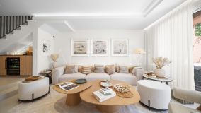 Town House for sale in El Palmeral, Nueva Andalucia