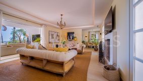 Villa for sale in Puerto del Almendro, Benahavis