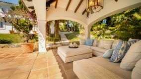Villa for sale in Puerto del Almendro, Benahavis
