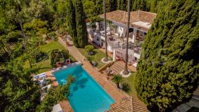 Villa for sale in Puerto del Almendro, Benahavis
