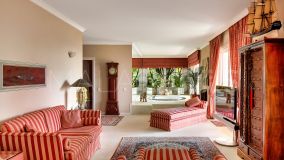 Villa for sale in Rio Real, Marbella Est