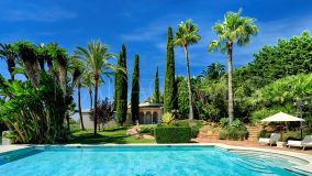 Villa for sale in Rio Real, Marbella Est