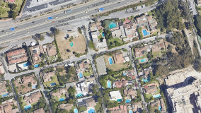 Plot for sale in El Paraiso Playa, Estepona East