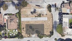 Plot for sale in El Paraiso Playa, Estepona East