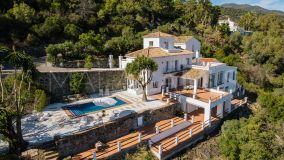 Villa for sale in El Madroñal, Benahavis