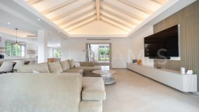 Villa for sale in Los Naranjos Golf, Nueva Andalucia