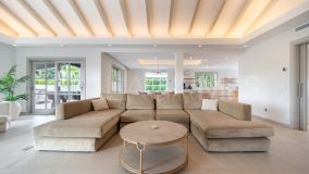 Villa for sale in Los Naranjos Golf, Nueva Andalucia