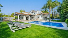 Villa en venta en Los Naranjos Golf, Nueva Andalucia