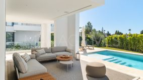 Villa for sale in El Paraiso, Estepona East