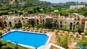 Apartamento Planta Baja en venta en Los Arqueros, Benahavis