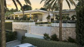 Villa for sale in La Cerquilla, Nueva Andalucia