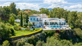 Villa for sale in El Herrojo, Benahavis