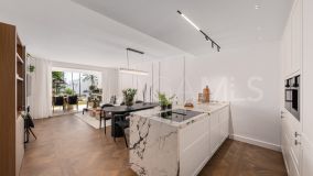 Apartamento en venta en Coral Beach, Marbella Golden Mile
