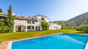 Villa for sale in El Velerin, Estepona East
