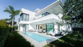 Villa en venta en Rio Verde Playa, Marbella Golden Mile