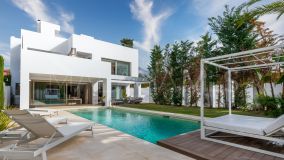 Villa for sale in Coral Beach, Marbella Golden Mile