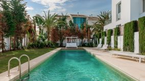 Villa en venta en Coral Beach, Marbella Golden Mile