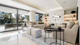 Villa en venta en El Campanario, Estepona Este