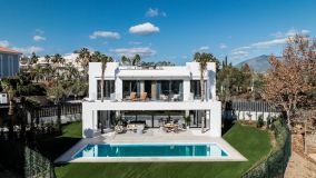 Villa for sale in El Campanario, Estepona East