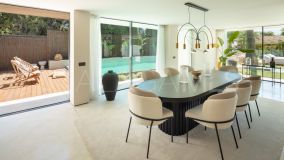 Villa for sale in Las Brisas, Nueva Andalucia