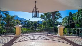 Buy villa with 8 bedrooms in El Herrojo