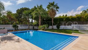 Villa en venta en Las Brisas con 7 dormitorios