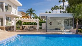 Villa en venta en Las Brisas con 7 dormitorios