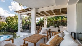Villa for sale in Las Brisas, Nueva Andalucia