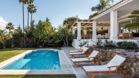 Villa for sale in Las Brisas, Nueva Andalucia