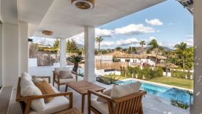 Villa for sale in Las Brisas, Nueva Andalucia