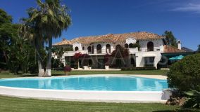 Villa en venta en El Paraiso Playa, Estepona Este