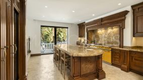 Villa for sale in Aloha, Nueva Andalucia