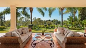 Villa for sale in El Herrojo, Benahavis