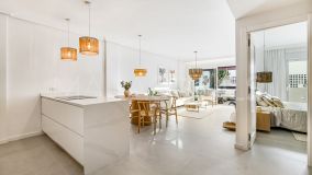 Appartement rez de chaussée for sale in La Maestranza, Nueva Andalucia