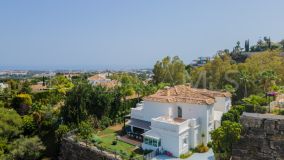 Villa for sale in El Herrojo, Benahavis