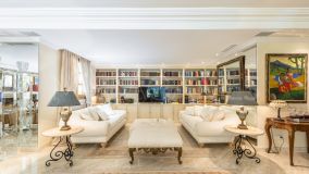 Villa for sale in Las Brisas, Nueva Andalucia