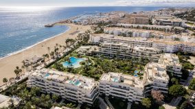 Impresionante Apartamento en Primera Línea de Playa en Los Granados, Puerto Banús