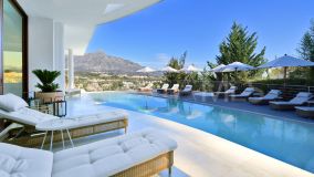 Villa for sale in Los Naranjos Golf, Nueva Andalucia