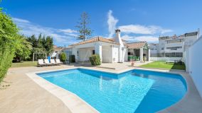 Villa for sale in Bel Air, Estepona East