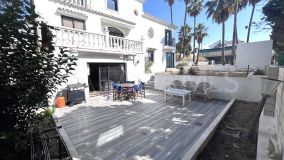 Villa for sale in Buenas Noches, Estepona Ouest