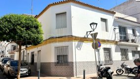 Casa de pueblo para reformar en Estepona.