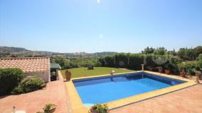 Villa en venta en Los Pedregales, Estepona.