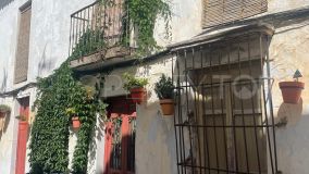 Encantadora casa de pueblo situada en el casco histórico de Estepona, con muchas características originales.