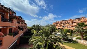 Fantastic opportunity - apartment for sale in Playa del Angel, Estepona.