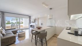 Markplanslägenhet for sale in Los Monteros Palm Beach, Marbella Öst