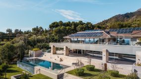 Lujosa Casa de Cuatro Dormitorios en Venta en Cascada de Camoján, Milla de Oro de Marbella