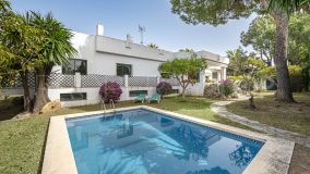 Four bedroom Mediterranean villa in Nagueles with great potential