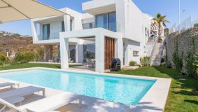Villa for sale in Las Chapas, Marbella Est