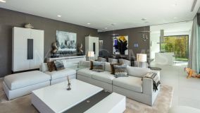 Villa for sale in Aloha, Nueva Andalucia