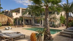 Villa for sale in Los Monteros Playa, Marbella Öst
